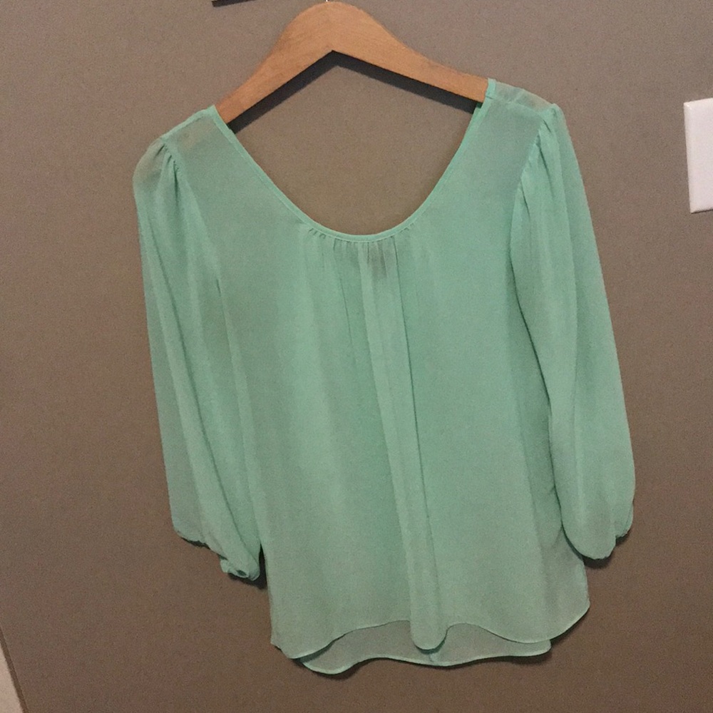 BOW BACK TOP - Picture 2 of 3